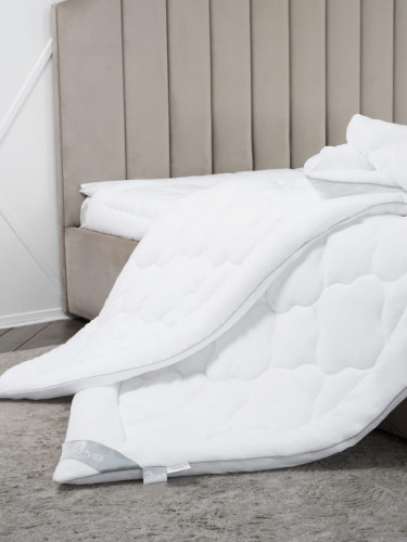 Одеяло всесезонное Arya Home "Sophie", 195x215, микрофибра, силиконизированное волокно, стеганое (8680943018403)